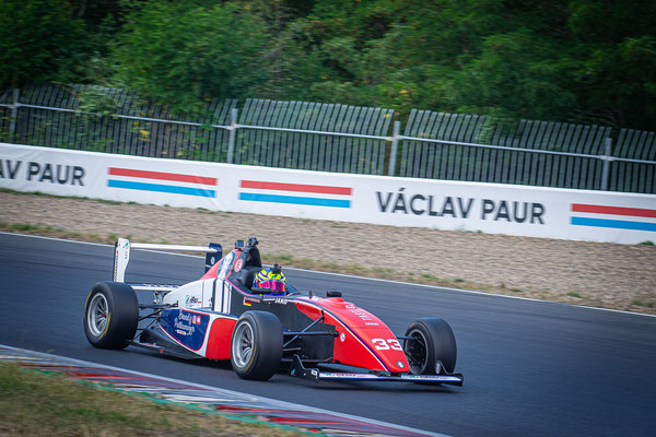 Das Brand & Puttkammer Racing Einsatzfahrzeug – der Formel ADAC | © PhotoBelica