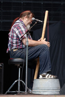 Bassist Scott Leeper