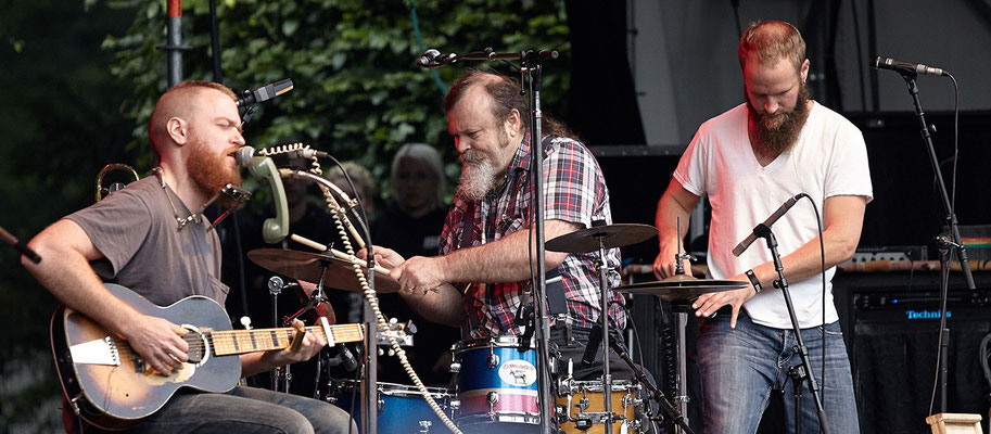Scott Leeper ersetzt Dicharry an den Drums