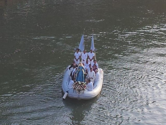 La Madonna Fiumarola è arrivata a Ponte Garibaldi - www.romaapiedi.com