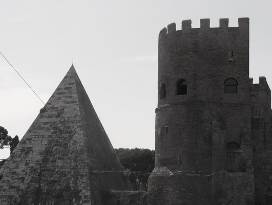 Piramide Cestia e Porta San Paolo