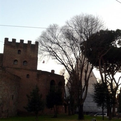 Piramide e Porta San Paolo