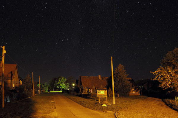 Dorf Gülpe bei Nacht . 