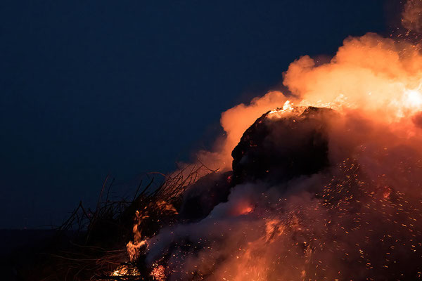 Suchbild:Gesicht im Feuer