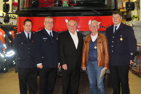 Niedersächsische Feuerwehr Ehrennadel für Dr. Heinrich Möller