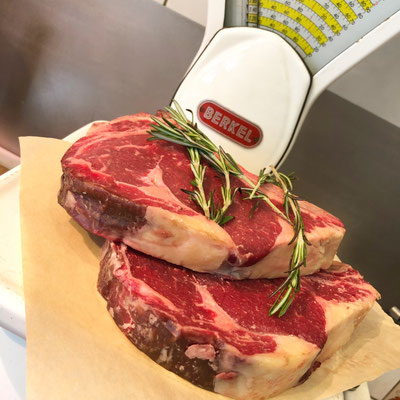 Steaks gut abgehangen dry aged Weiderind