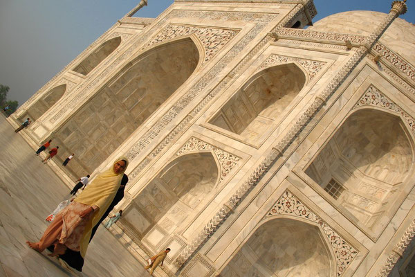 Women on marble platform of Taj Mahal - Agra - Uttar Pradesh