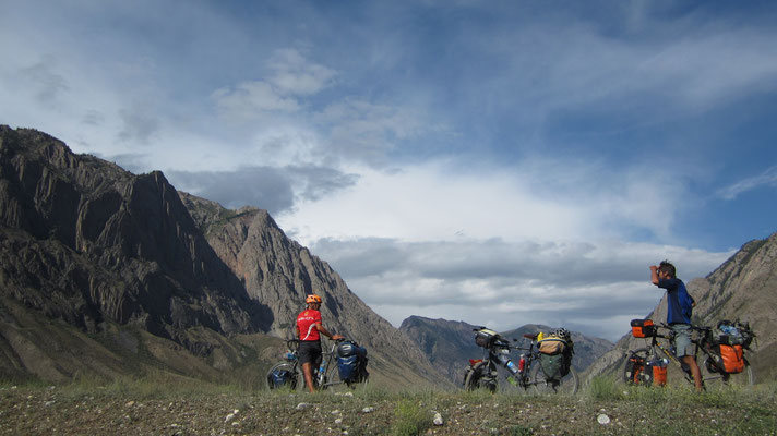 Approaching Song-Kul Lake - Kyrgyzstan 