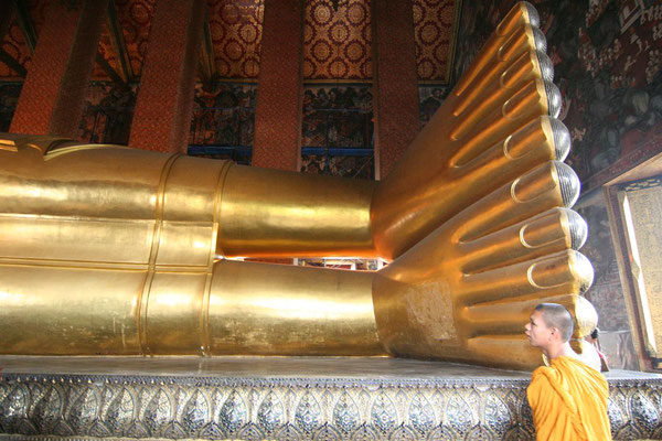 Monk at Wat Pho - Bangkok