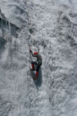 Ice climbing - Pastoruri Glacier - Cordillera Blanca