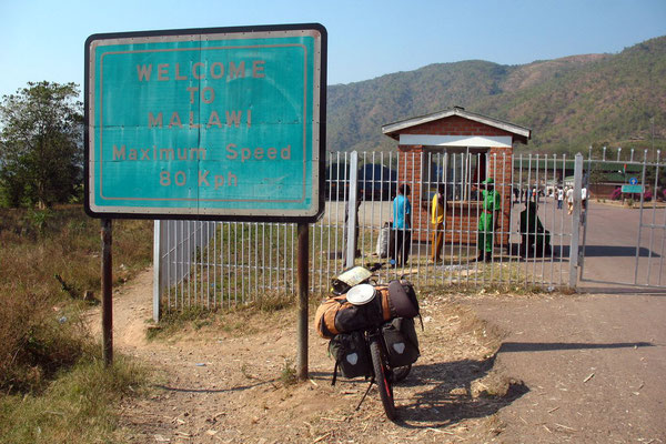 Entering Malawi - Songwe Border Control - Northern Malawi