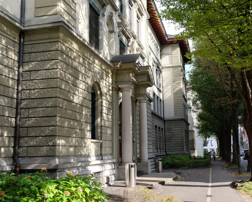 Das Schulhaus der Fachmittelschule Luzern ist am Hirschengraben in der Stadt Luzern. (Bild: zVg)