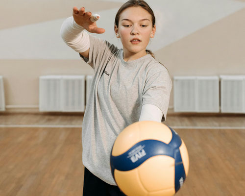 und Volleyball. (Bild: Pexels / Pavel Danilyuk)