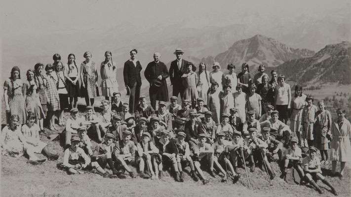Ausflug auf die Rigi im Sommer 1931: Die Mittelschule Willisau liess als einzige auch Mädchen zu, für die Buben war lange eine grüne Schulmütze obligatorisch. (Bild: StadtA Willisau, WS.A1.25.8.4.4. Foto: Photohaus Deyhle, Rigi Kaltbad, 17.6.1931)