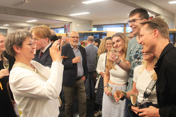 Nach seiner Rede war Stefan Buck ein beliebter Kandidat für Erinnerungsfotos. (Bild: René Hofer)