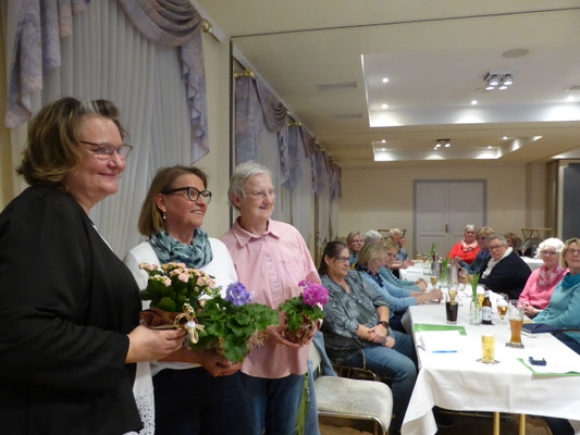 Drei neue  Ortsvorsitzende, Nicole von Eitzen, Hennstedt; Sabine Courtenay, LFV Burg, Astrid Janßen; Meldorf-Geest