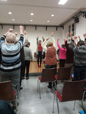  Chorprobe mit Chor­leiterin Frau Klaudia Kobos 