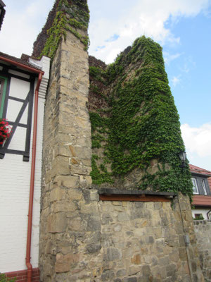 Halbschalenturm der Befestigungsanlage