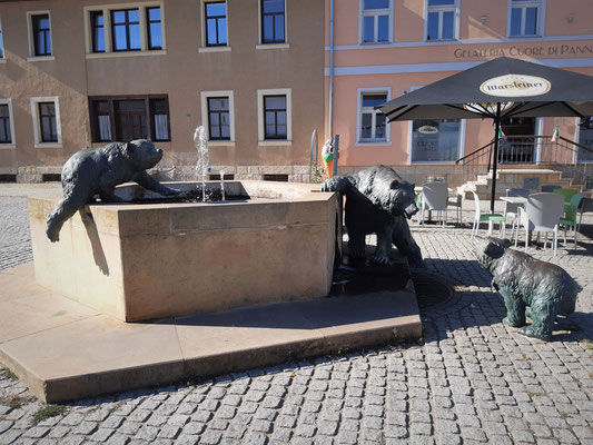 Der Bärenbrunnen am Anhaltinerter Platz