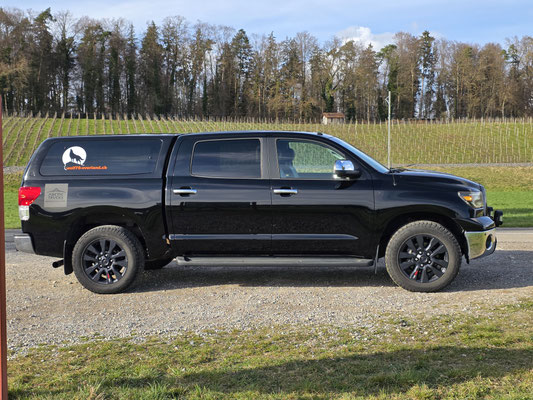 Toyota Tundra TRD 5.7 V8 Overland Pickup mit Offroad Bereifung General Grabber AT3 275/60 R20, Allradantrieb, Untersetzung und grosser Ladefläche für Expeditions- und Overland Reisen in der Schweiz und Nordamerika