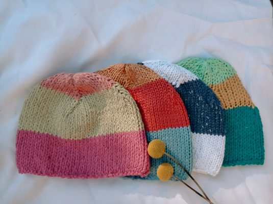 Cappellini "Ghiaccioli" per bimbi unisex 6 mesi - 3 anni- 15,00€