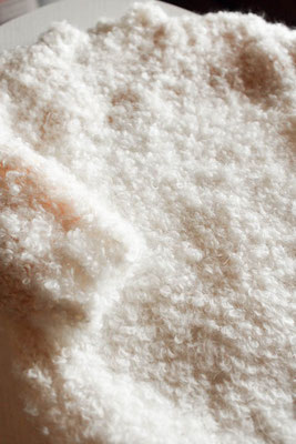 Maglioncino in lana 3-4 anni bianco con filo di lurex dorato - 40€
