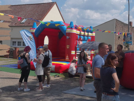 Hüpfburg 15748 Hermsdorf Feuerwehrverein Kinderfest Kindertag