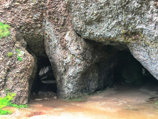 In dieser Gegend sind Filmkulissen berühmter Filme angesagt, wie diese Höhle von Cushendun (Szene aus "Game of Thrones"). 