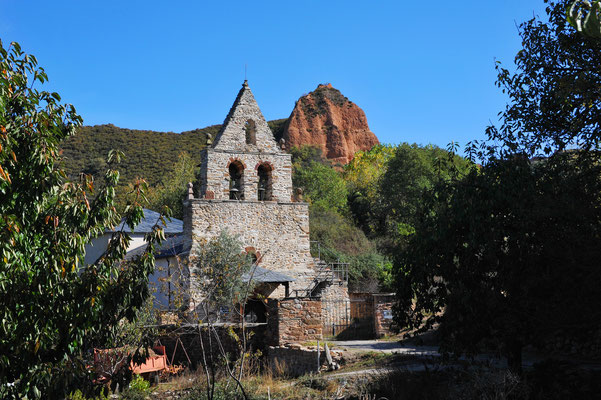 Am Rand des künstlichen Gebirges liegt das kleine Dorf "Las Medulas". 