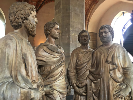 Gerade neben dem weltberühmten Standbild Davids stehen in der "Loggia dei Lanzi" ebenfalls berühmte Statuen wie...