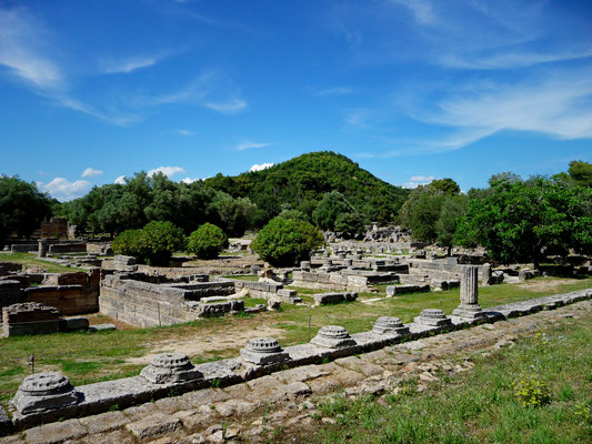 Seit über 100 Jahren werden die bis zu 2800 Jahre alten Gebäude des antiken Olympia unter Leitung deutscher Archäologen systematisch ausgegraben.
