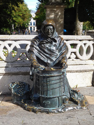 Im Herbst sind sie wieder oft anzutreffen in den Städten von Spanien und Portugal, die Maroniverkäufer. In Burgos wurde ihnen zu Ehren sogar ein Denkmal erstellt. 