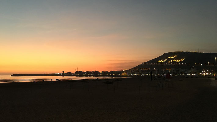 Erster Abend am Strand von Agadir welcher keine 5 Fussminuten vom Stellplatz entfernt ist.