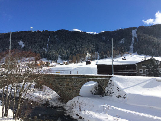 Strahlendes Winterwetter in Brigels und Davos und der Schnee ist termingerecht gefallen.