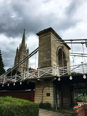 In Henley steht eine der ältesten Hängebrücken der Welt.