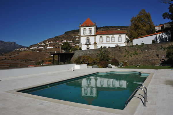 Dem "Quinta das Torres de Olivera", welches vom Frühjahr bis nach der Traubenlese im Herbst als Hotel betrieben wird.