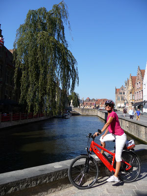 ...wo wir die schönen, von Kanälen durchzogenen Quartiere mit dem E-Bike befahren...