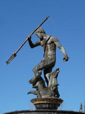 Der bekannte Neptunbrunnen von Danzig. Um diesen herum geschahen tiefgreifende, geschichtliche Ereignisse. 