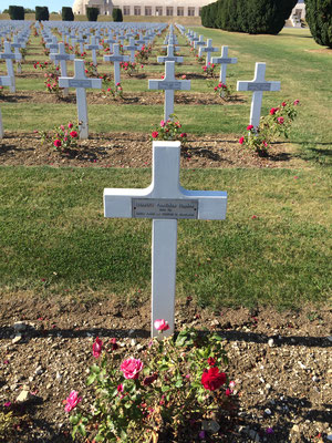 Auf dem eindrücklichen Soldatenfriedhof von "Ossuaire de Douaumont" hat es französische Soldaten, welche auf den Tag genau vor 100 Jahren auf dem Schlachtfeld von Verdun gestorben sind 
