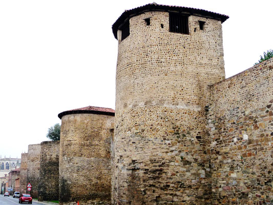 Leon bietet auch gut erhaltenen römische Festungsmauern.