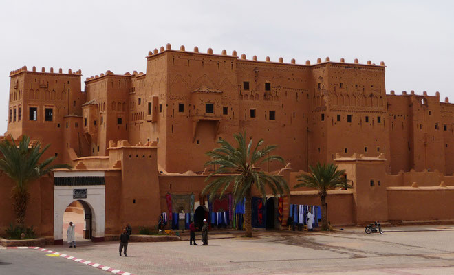Am nächsten Tag besuchen wir eine der grössten Kasbah's Marokkos, namens "Taourirt"