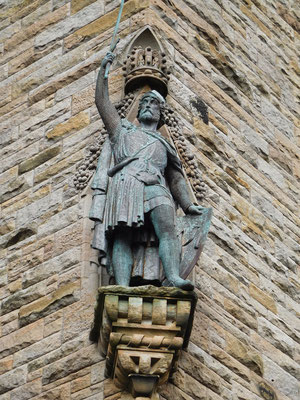 ...dort wo der Held der schottische Befreiungskämpfe 1297 den Engländern in der Schlacht bei Stirling-Bridge, eine vernichtende Niederlage zufügte. 