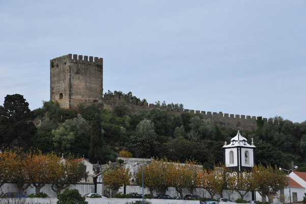 Obidos hat hat eine geschlossene Stadtmauer mit einer Länge von 1600 Meter.