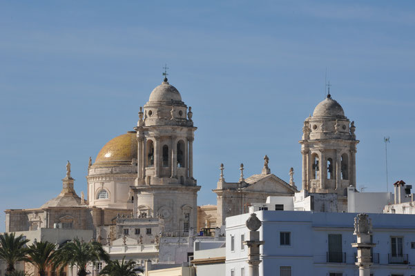 Von der Fähre aus bietet sich ein wunderschöner Blick auf die "Catedral Nueva".