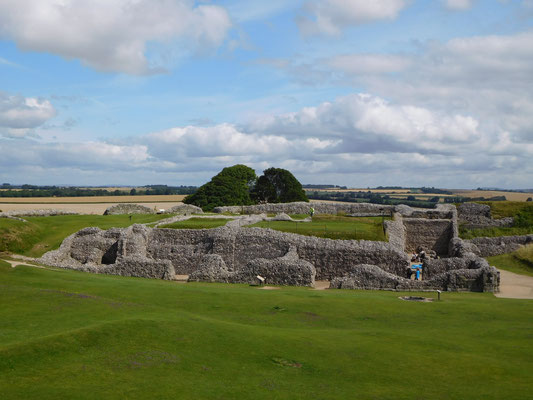 Hier oben war eine riesige Festungsanlage, welche über die Jahrhunderte langsam wieder abgebaut wurde, zugunsten des heutige Standortes von Salisbury. 