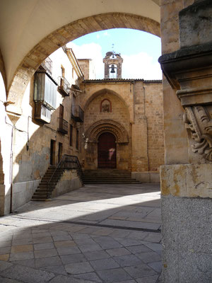 Auch die Ausgänge aus dem Plaza Major in die Altstadt von Salamanca, sind einfach nur schön.