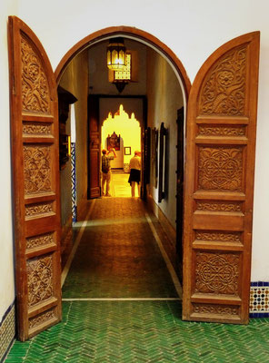 Der anschliessende Besuch im Musée de Marrakech offenbart uns die ganze Pracht eines früheren Bürgerhauses  (wohl von einem sehr wohlhabenden Bürger).