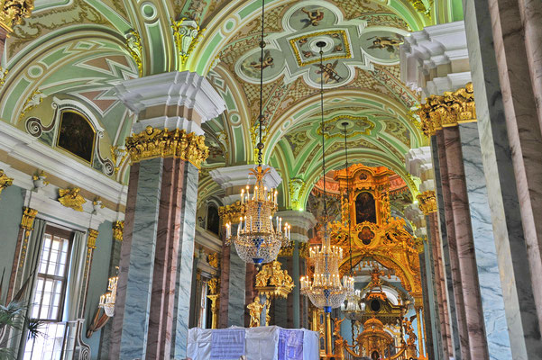 Die Kathedrale ist, wie alle russisch-othodoxen Kirchen... 