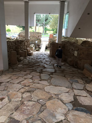 Unter dem Gebäude führen alte Römerstassen durch...