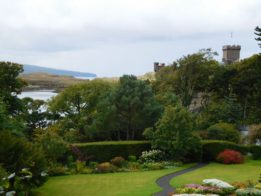 Dunvegan-Castle mit dem sehr schön angelegten Schlossgarten.